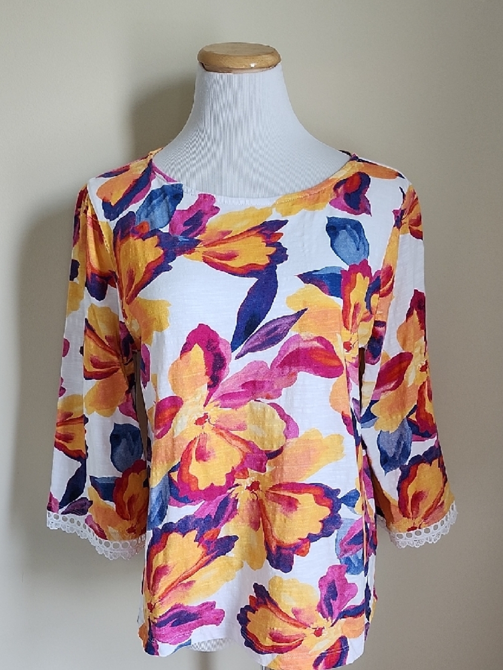 Chico's Floral Scoop Neck Top with 3/4 Bell Sleeves Size Large (2)